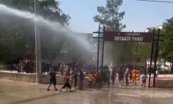 Mardin’de Çocukları Muhtarın Tankeri Serinletti
