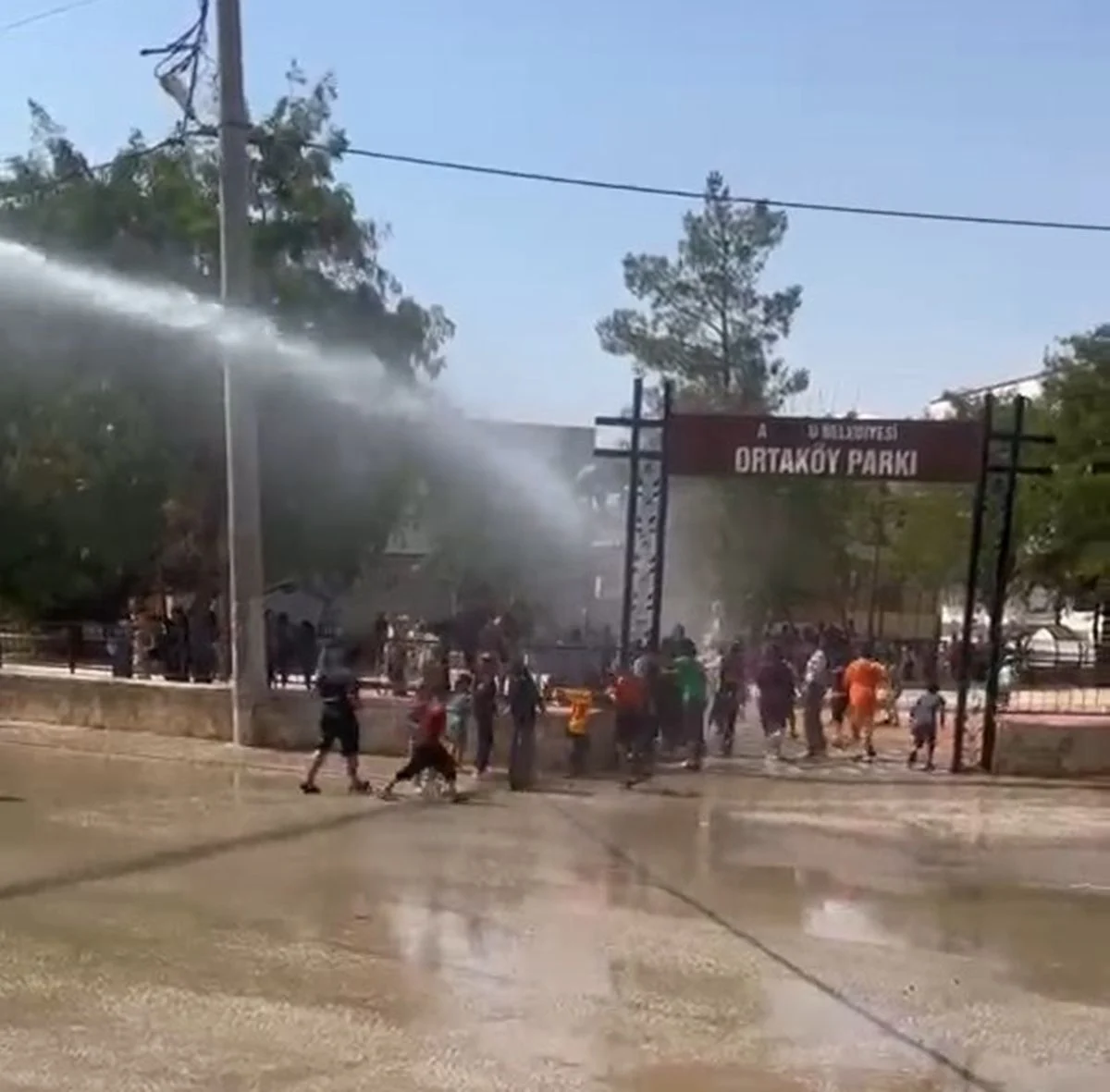 Muhtar Sicaktan Bunalan Cocuklari Tankerden 20181685 Amp.jpg